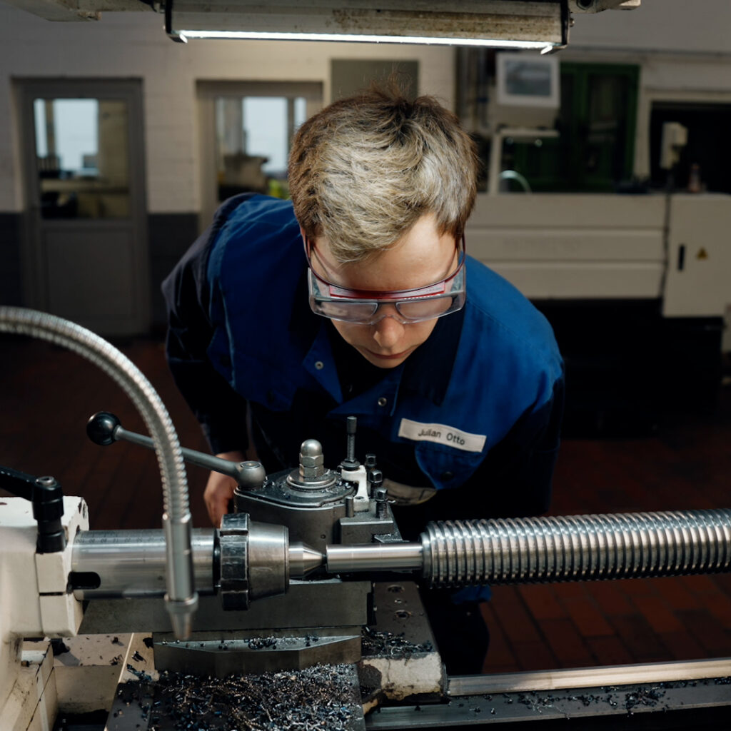 AzubiVideo Industriemechaniker.00 00 05 10.Standbild001 Instagram Links