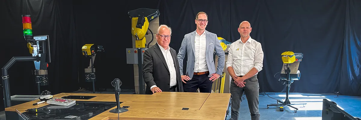 Gemeinsam mit der WEGE Wirtschaftsentwicklungsgesellschaft Bielefeld mbh besucht Bielefelds Oberbürgermeister Pit Clausen lokale Unternehmen und knüpft so persönliche Kontakte zur Wirtschaft.